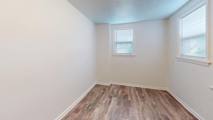 323 N 19th St #2 - Photo 4 of 11