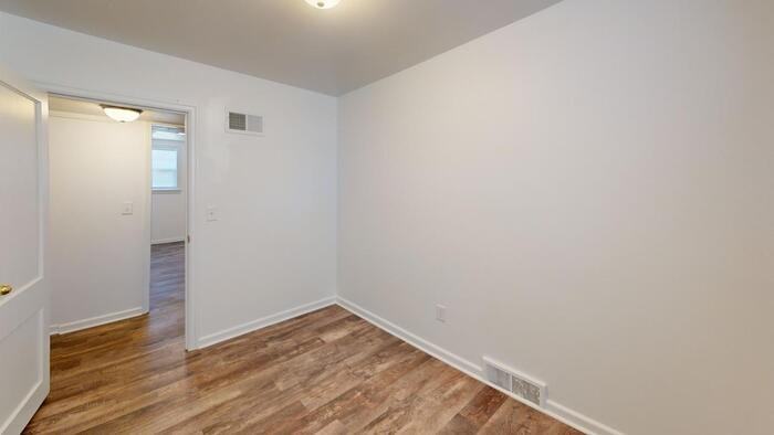 323 N 19th St #2 - Photo 7 of 11