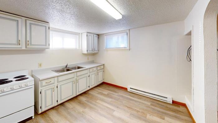 201 5th St Ne #4 - Photo 2 of 7