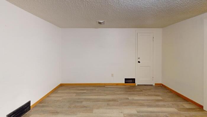 201 5th St Ne #4 - Photo 3 of 7