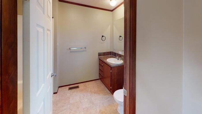 148 Delta Ave - Photo 5 of 11