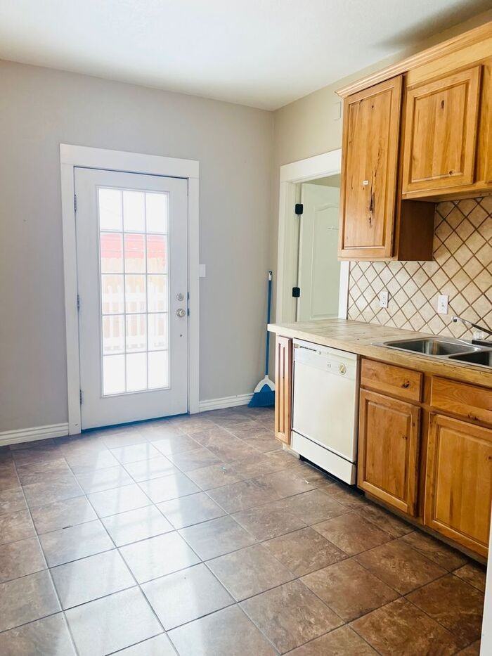 1227 13th Ave #B - Photo 3 of 20