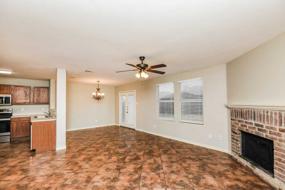 517 Creekbend St - Photo 4 of 17