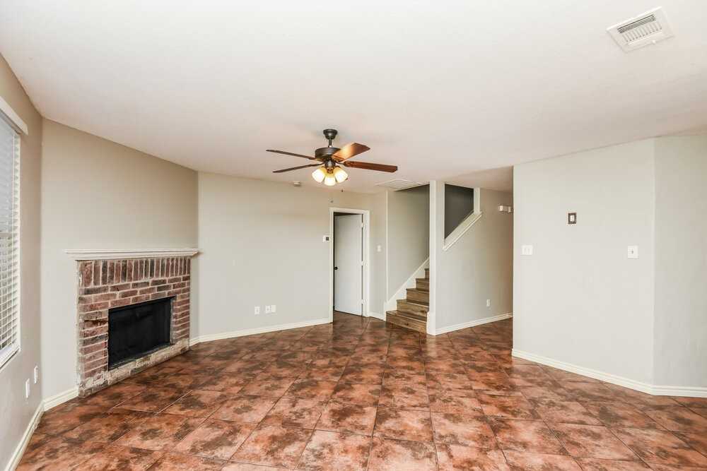 517 Creekbend St - Photo 5 of 17