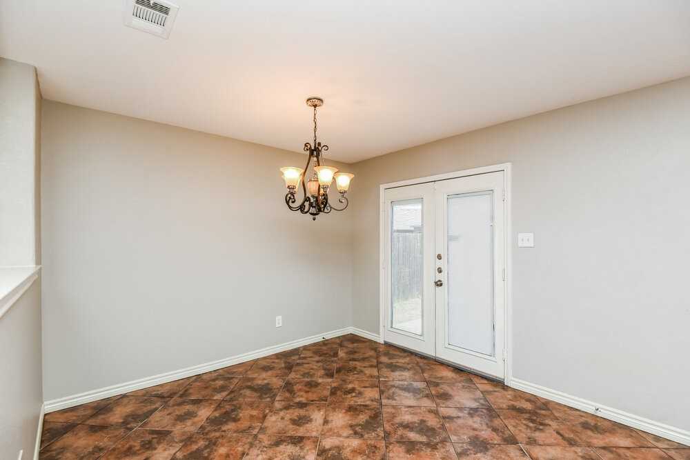 517 Creekbend St - Photo 6 of 17