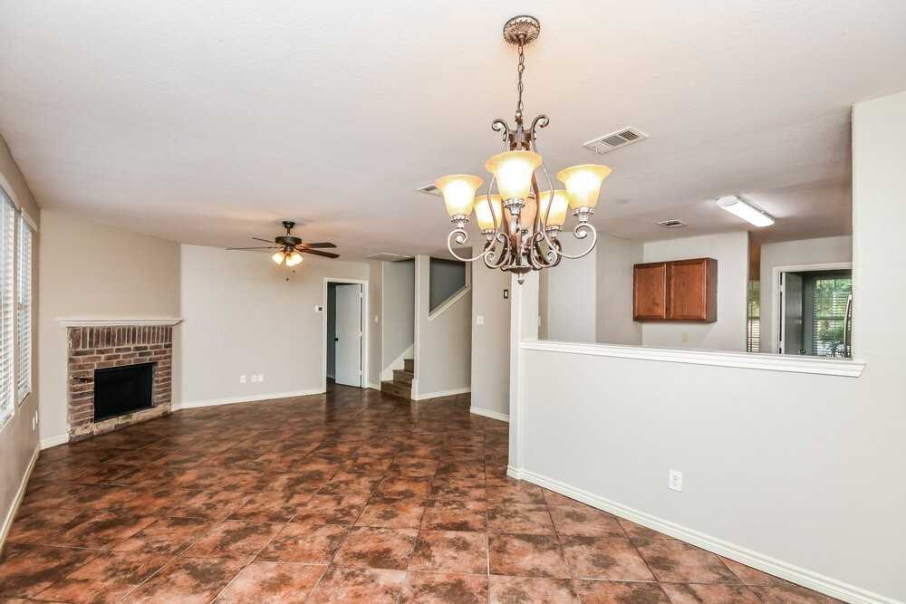 517 Creekbend St - Photo 7 of 17