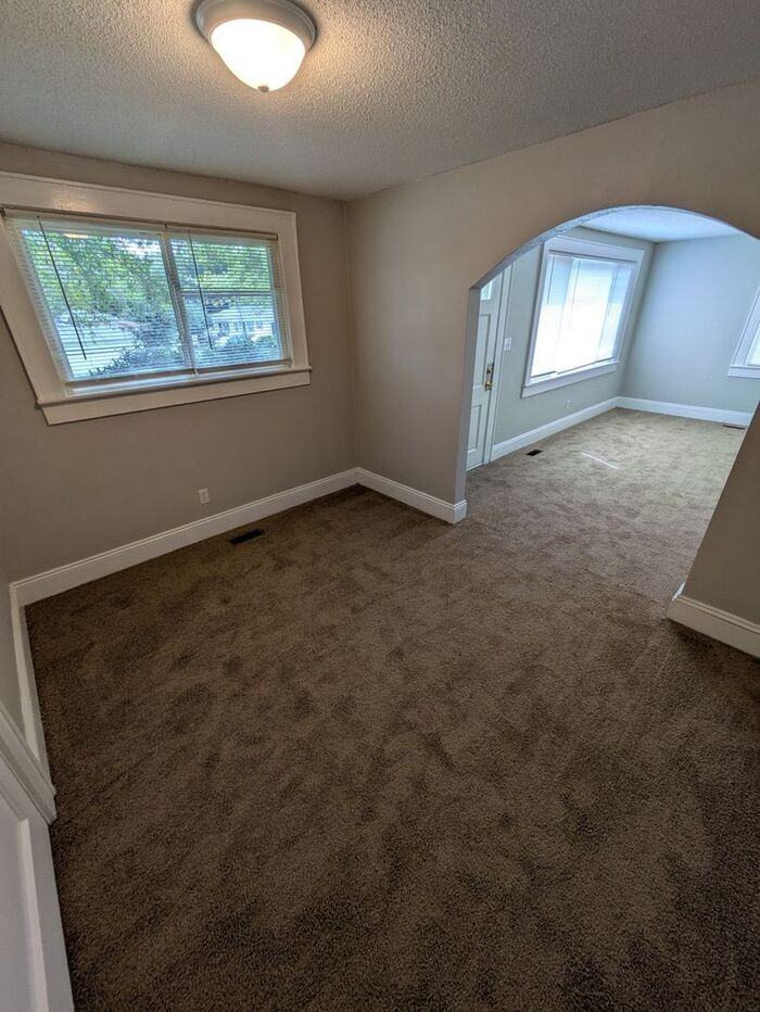 1729 18th Ave Ne - Photo 3 of 10