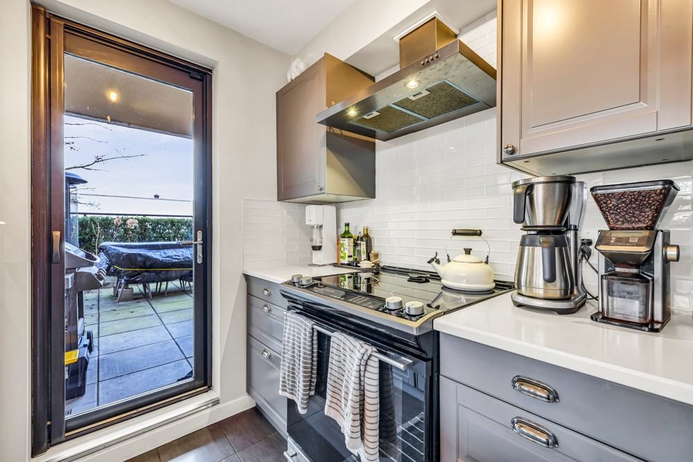 306 6th Street #301 - Photo 5 of 25