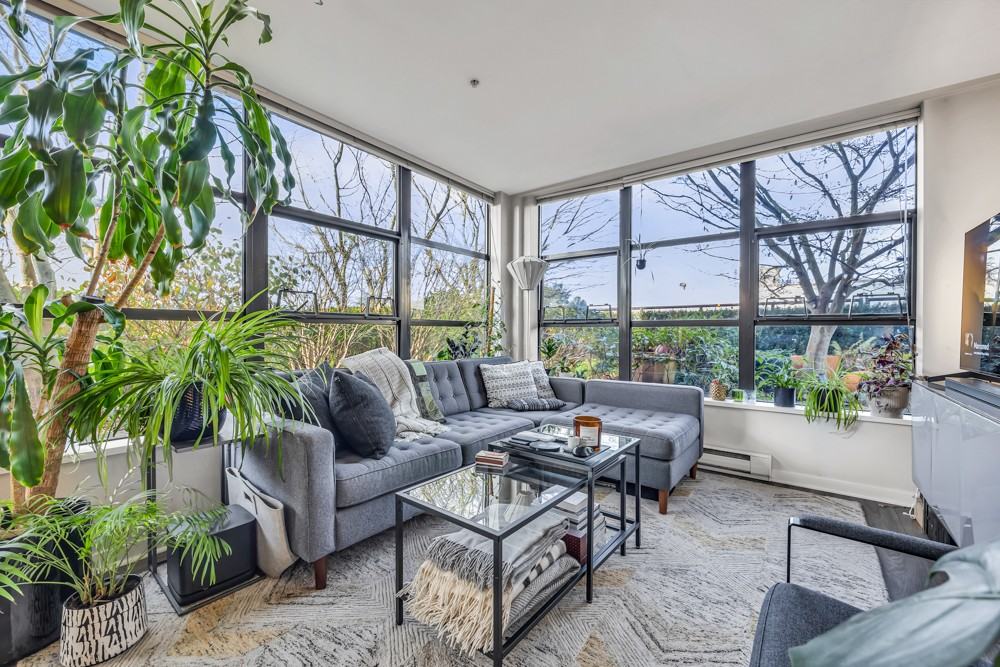 306 6th Street #301 - Photo 6 of 25