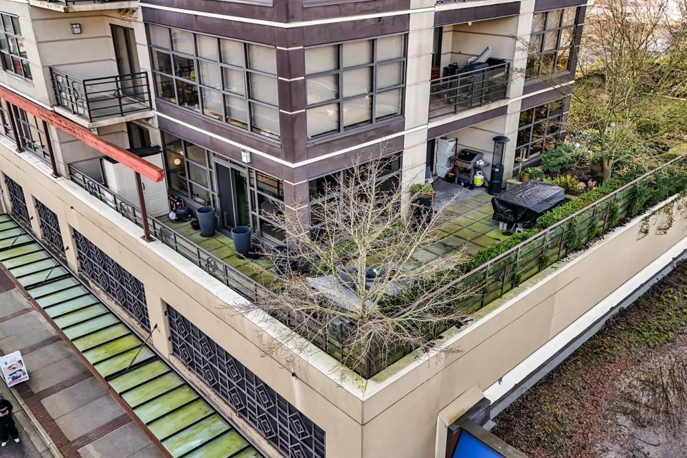 306 6th Street #301 - Photo 3 of 25