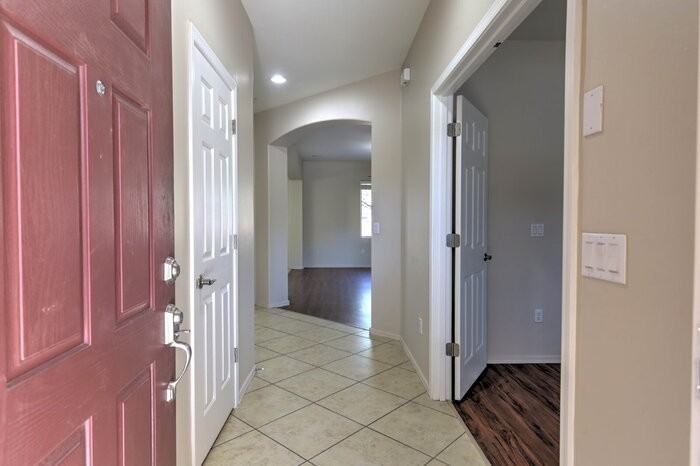 384 W Corte Planga - Photo 4 of 41