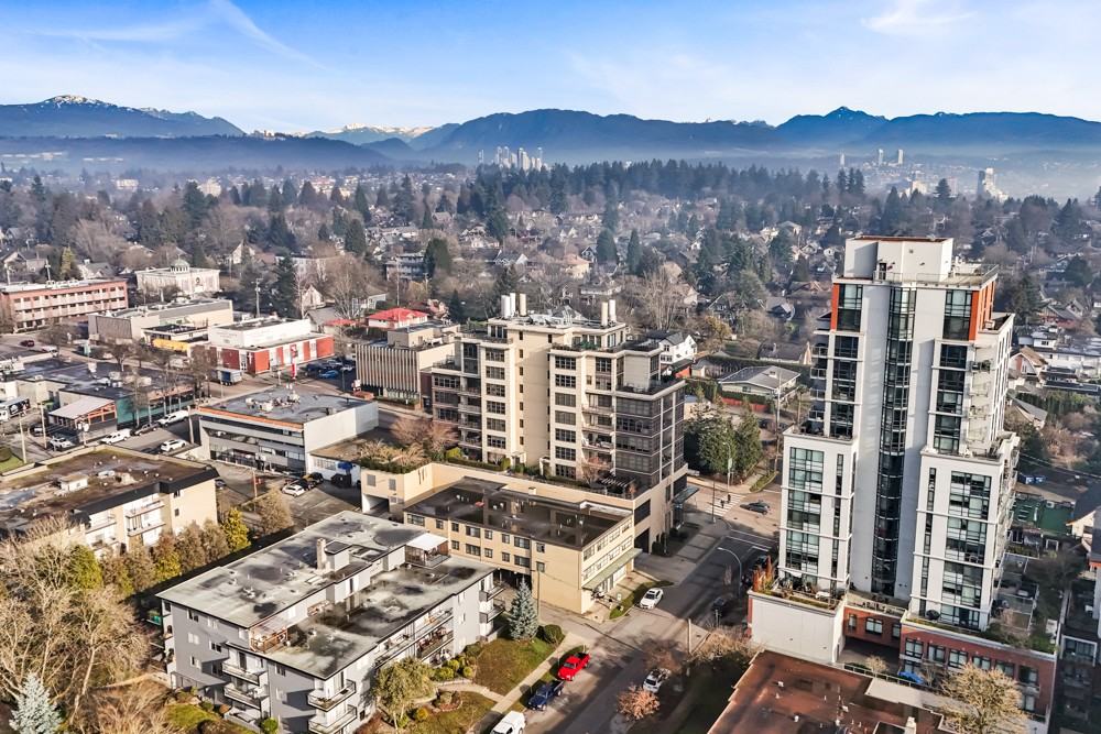 306 6th Street #301 - Photo 4 of 25