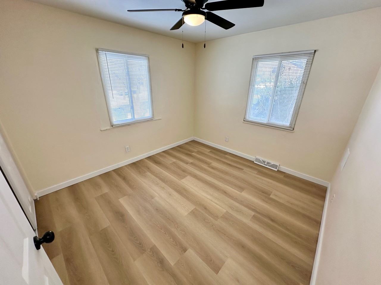 1166 Tonawanda Ave #1166 - Photo 7 of 11