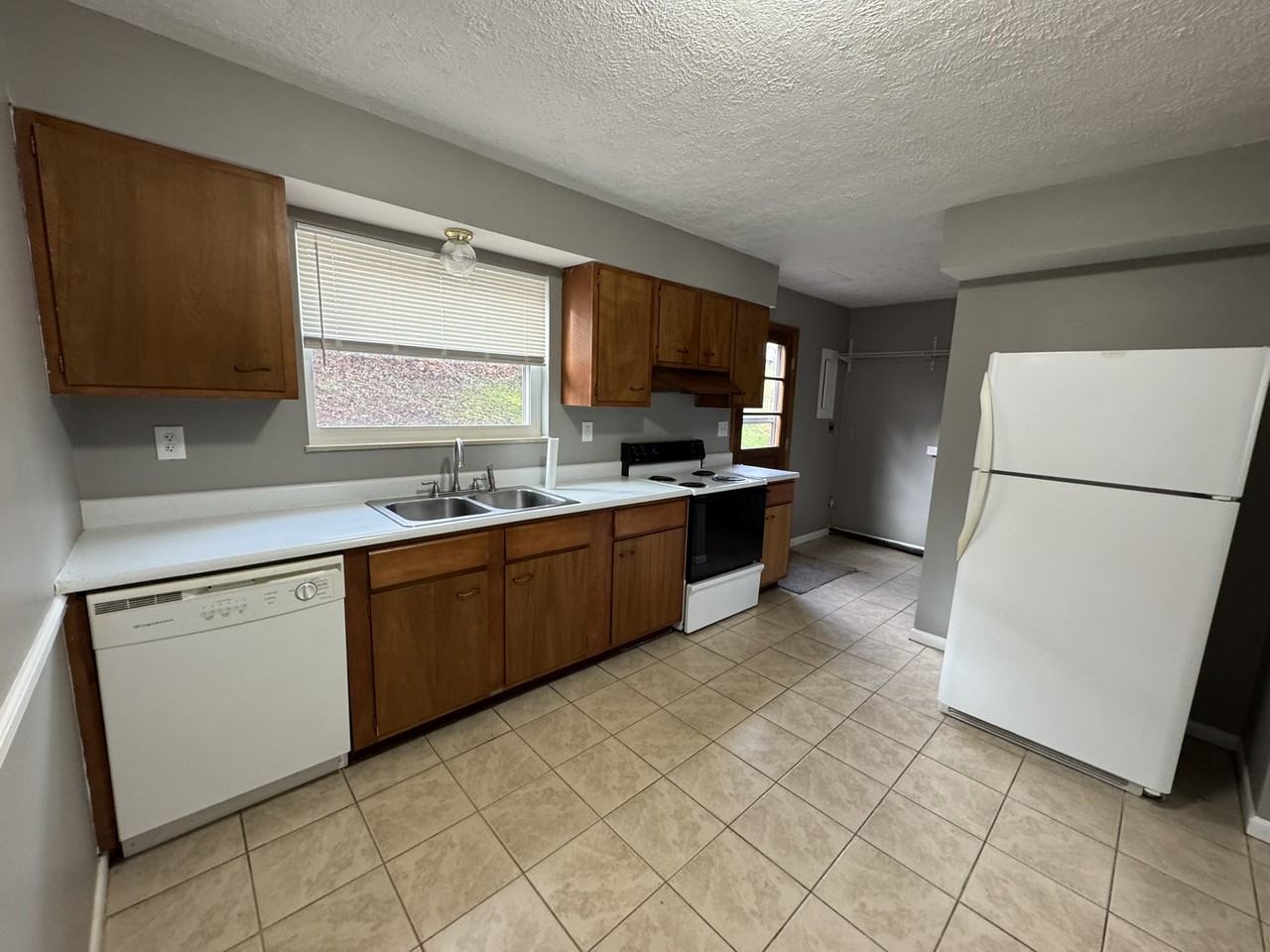 1572 Main St #1 - Photo 2 of 10