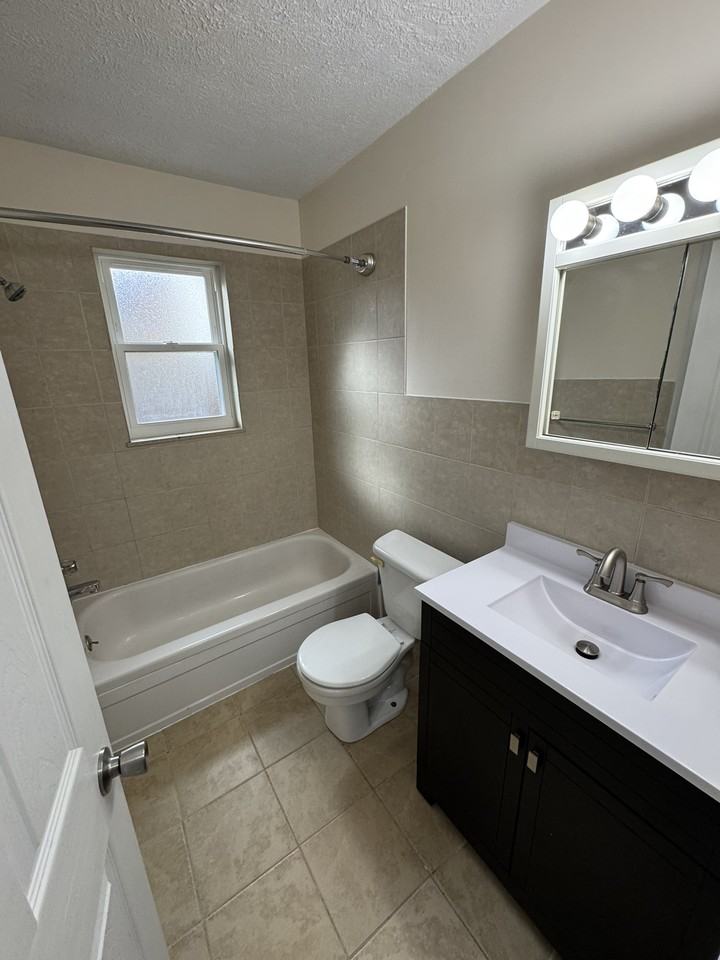 1572 Main St #1 - Photo 6 of 10