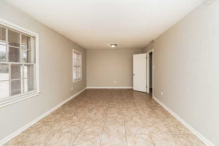 1343 Springdale Dr - Photo 5 of 16