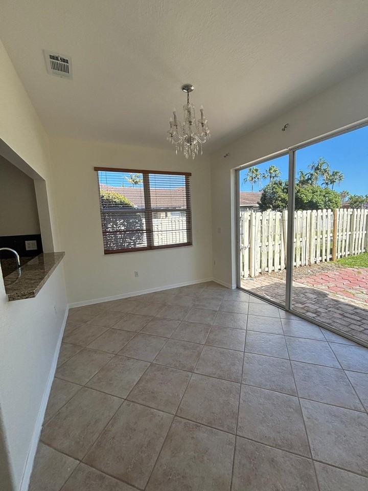 23701 Sw 110th Ave - Photo 5 of 13