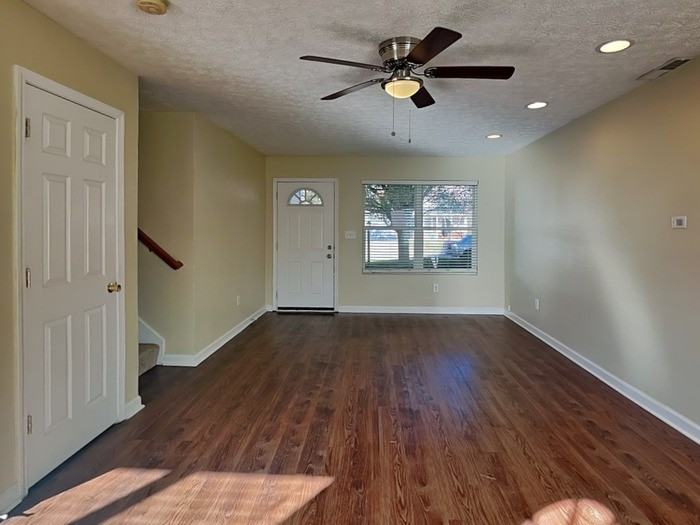 11101 Waterfield Ln - Photo 5 of 21