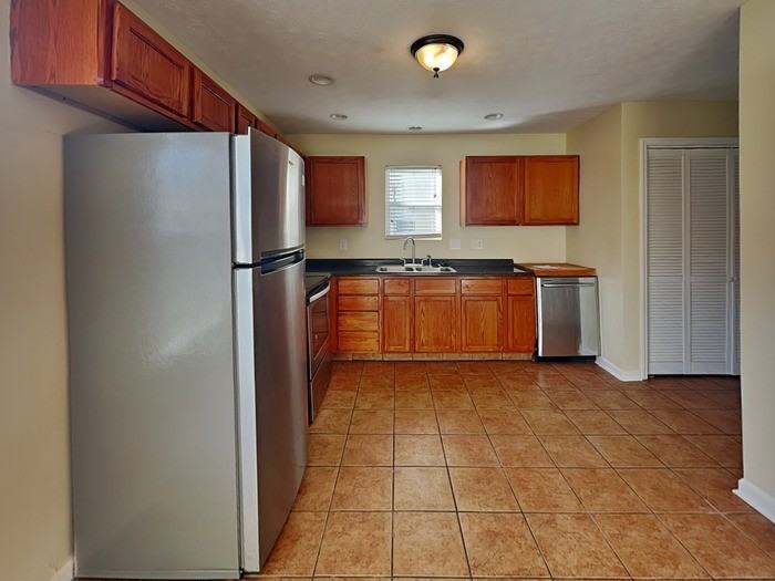 11101 Waterfield Ln - Photo 6 of 21