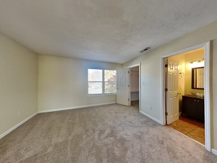 11101 Waterfield Ln - Photo 7 of 21