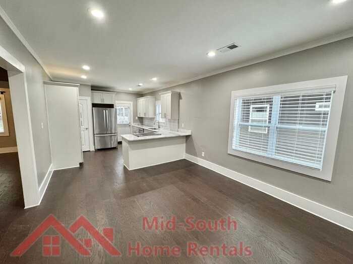 1046 Tanglewood St - Photo 3 of 23