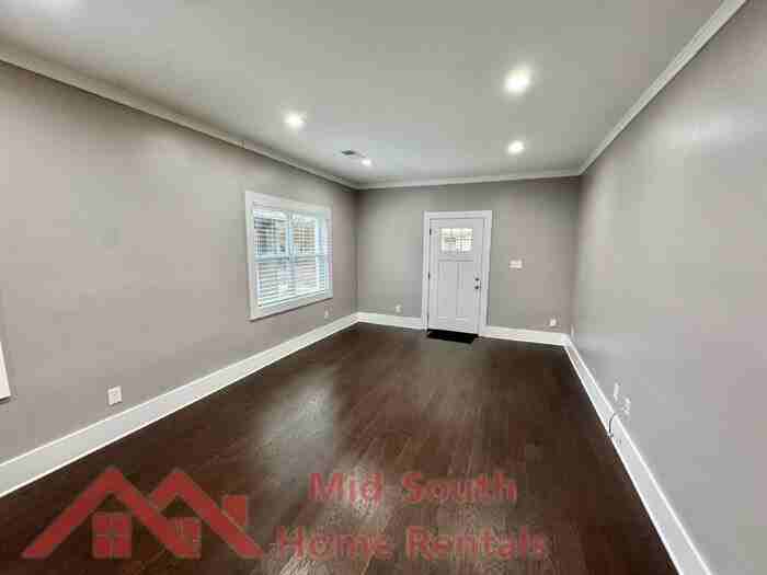 1046 Tanglewood St - Photo 4 of 23