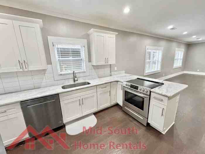 1046 Tanglewood St - Photo 5 of 23