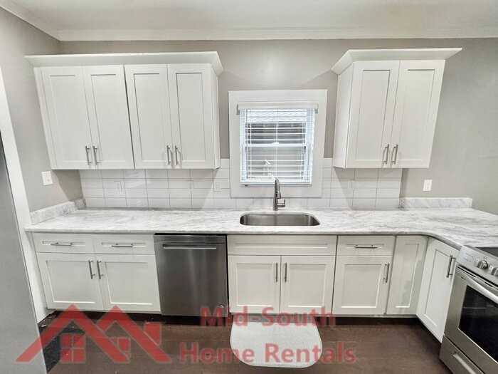 1046 Tanglewood St - Photo 6 of 23