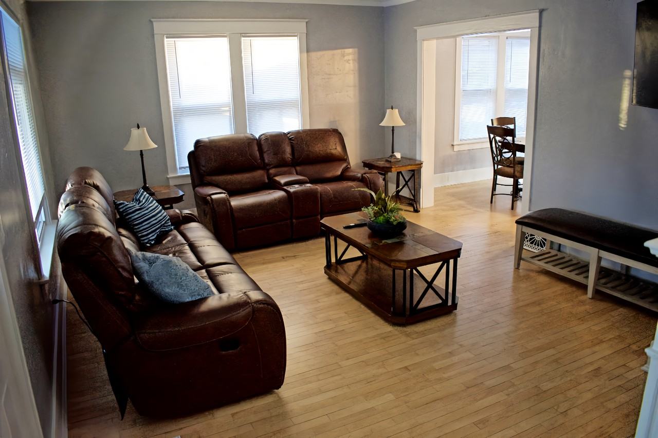 838 E Washington St #NA - Photo 3 of 28