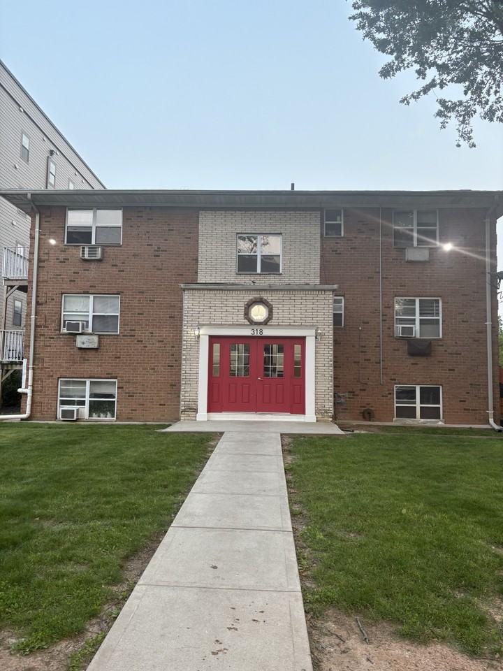 318 W Jersey St #C7 - Photo 2 of 6