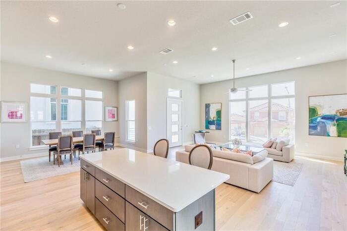 5805 Toscana Ave - Photo 4 of 9