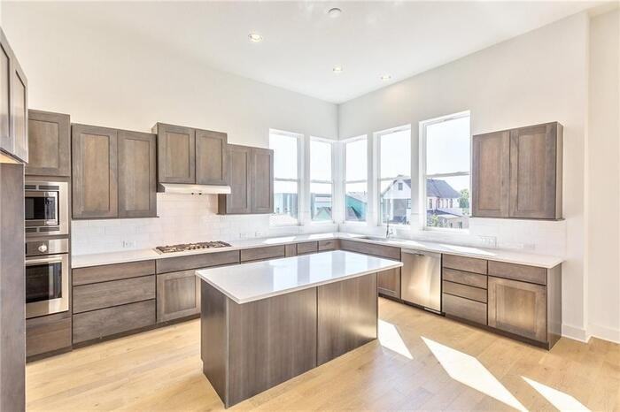 5805 Toscana Ave - Photo 7 of 9