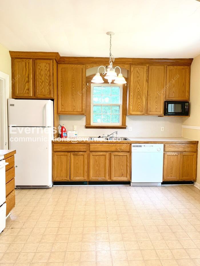 2709 Lafayette Ave - Photo 2 of 20