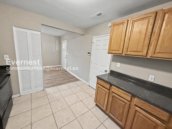 252 Meadowdale Ave - Photo 3 of 18