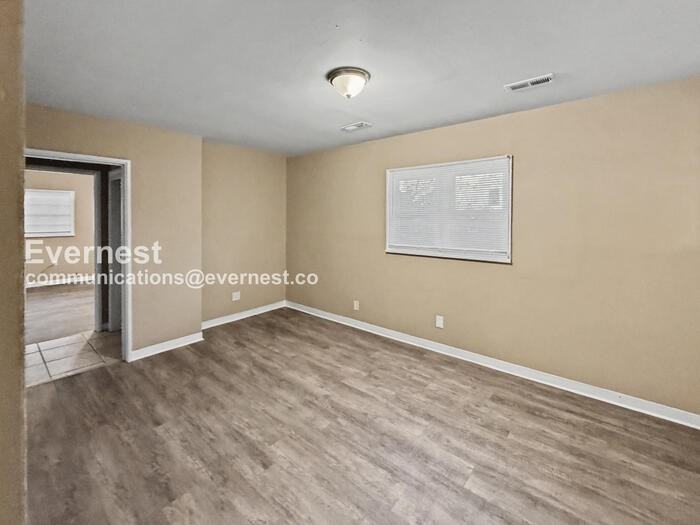 252 Meadowdale Ave - Photo 4 of 18