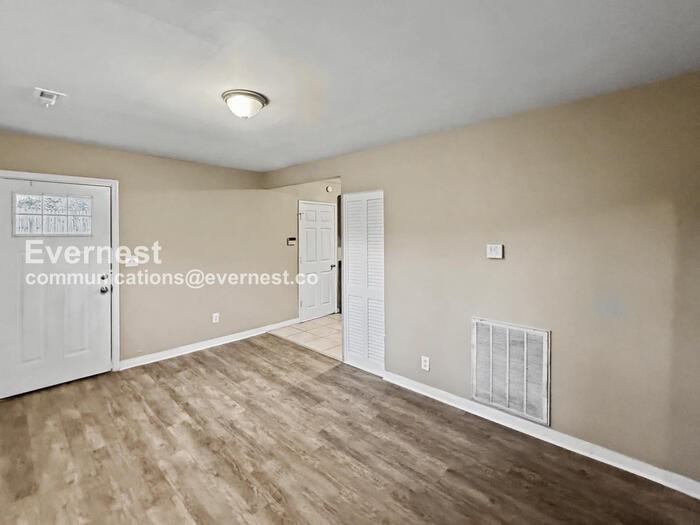 252 Meadowdale Ave - Photo 5 of 18