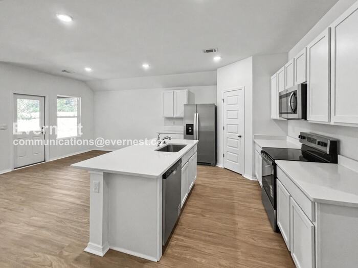 1515 Ridgefield Cir - Photo 3 of 22