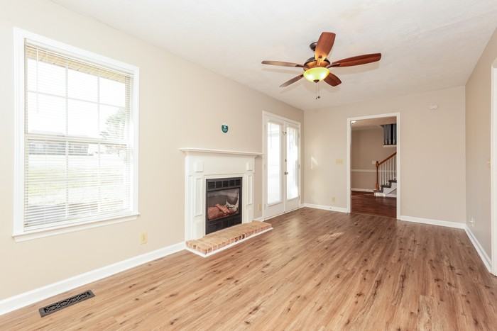 1136 Lakes Edge Dr - Photo 4 of 16