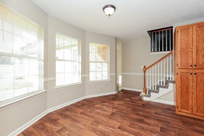 1136 Lakes Edge Dr - Photo 7 of 16