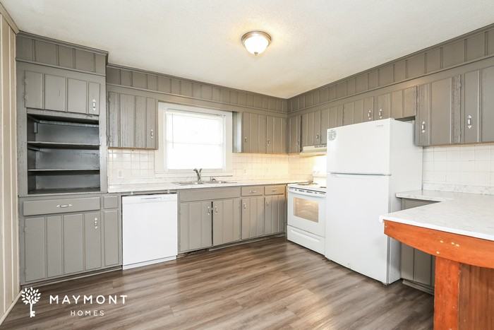 4900 Leinbach Dr - Photo 6 of 12