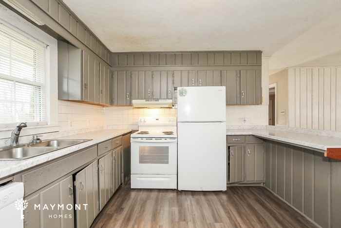 4900 Leinbach Dr - Photo 7 of 12