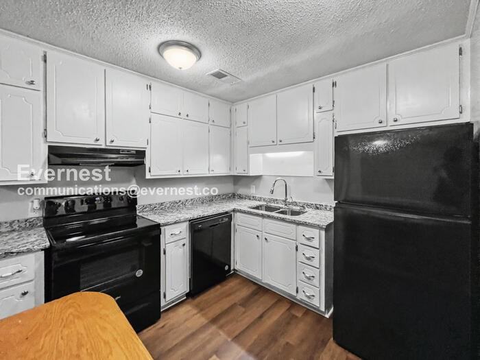 3032 Summit Ridge Dr - Photo 2 of 23