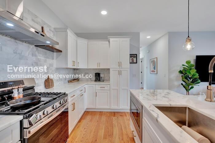 1258 1st Ave S #B - Photo 2 of 28