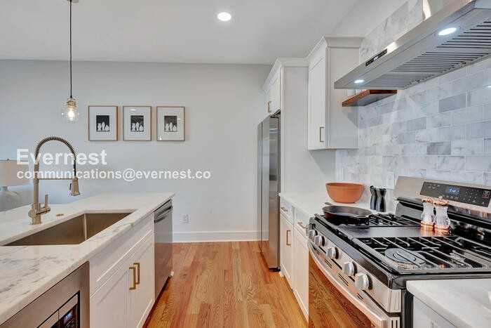 1258 1st Ave S #B - Photo 3 of 28