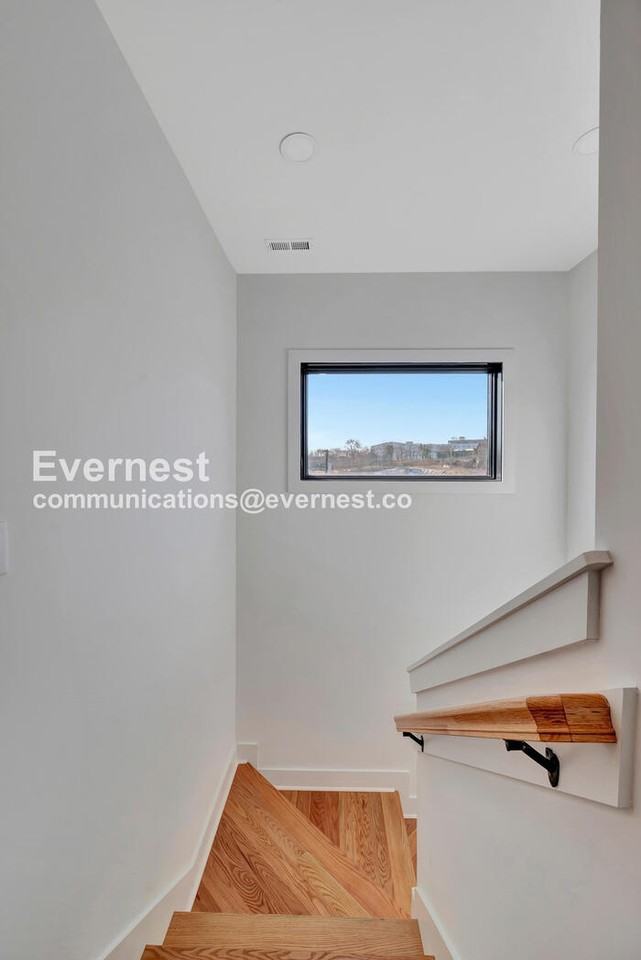 1258 1st Ave S #B - Photo 7 of 28