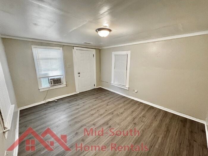 1536 Brookins St - Photo 4 of 15