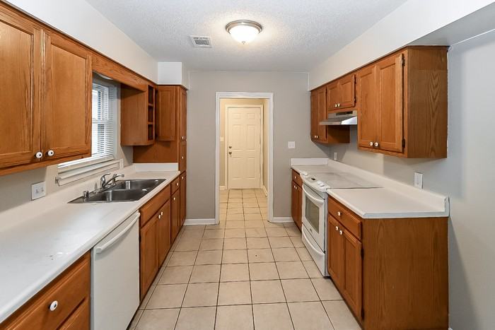 13808 Wimbledon Loop - Photo 4 of 10