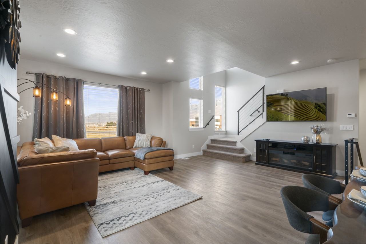 572 Lewski Ln - Photo 4 of 24