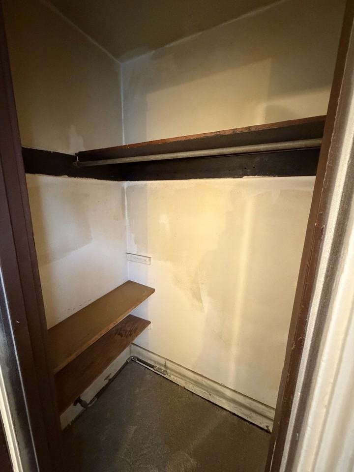 1717 W Burnside St #NA - Photo 6 of 6