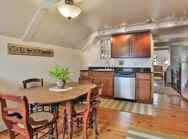 20 Horton St #D - Photo 5 of 37